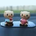 Car decoration accessories Two hearts pigs Cute pigs Send a non-slip pad