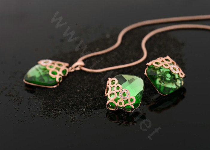 Luxury crystal diamond exaggerating rhombus green gem stud earrings 18k gold plated