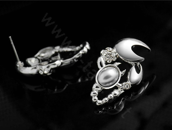 Luxury crystal diamond exaggerating scorpion stud earrings 18k white plated