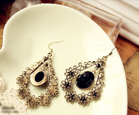 Luxury exaggerating hollow flowers retro crystal raindrop dangle earrings - Black