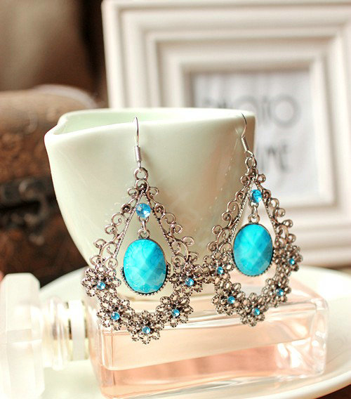 Luxury exaggerating hollow flowers retro crystal raindrop dangle earrings - Blue