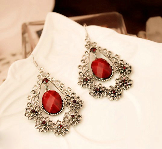 Luxury exaggerating hollow flowers retro crystal raindrop dangle earrings - Red