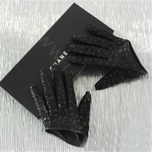 Fashion Women Fish-scale pattern Genuine Leather Sheepskin Half Palm Short Gloves Size S - Black