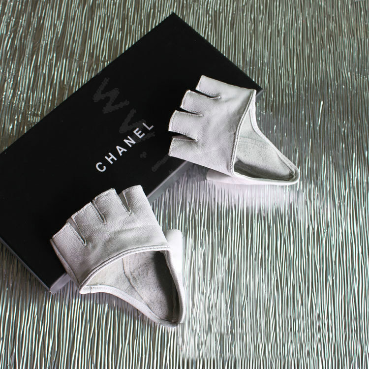 Women Genuine Leather Lambskin Runway Punk Rocker Biker Fingerless Half Short Gloves - White