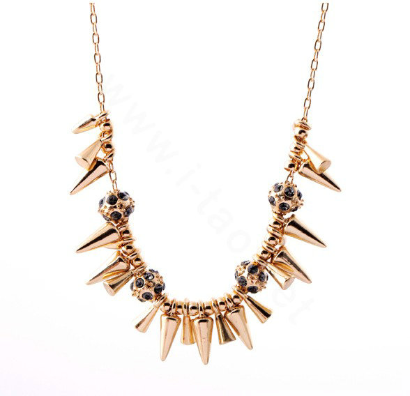 Fashion Unique Punk Rivet Alloy Pendant Choker Bib Statement Necklace Women Jewelry - Gold