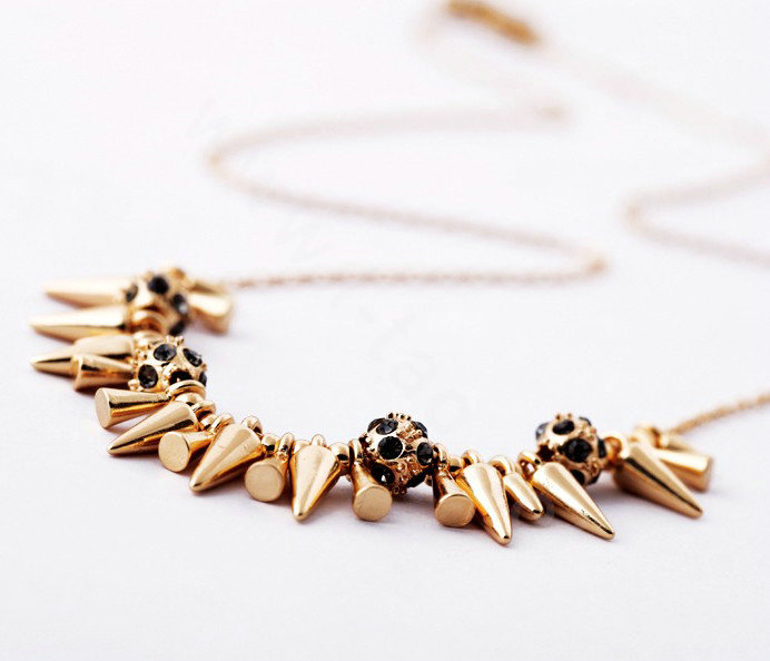Fashion Unique Punk Rivet Alloy Pendant Choker Bib Statement Necklace Women Jewelry - Gold