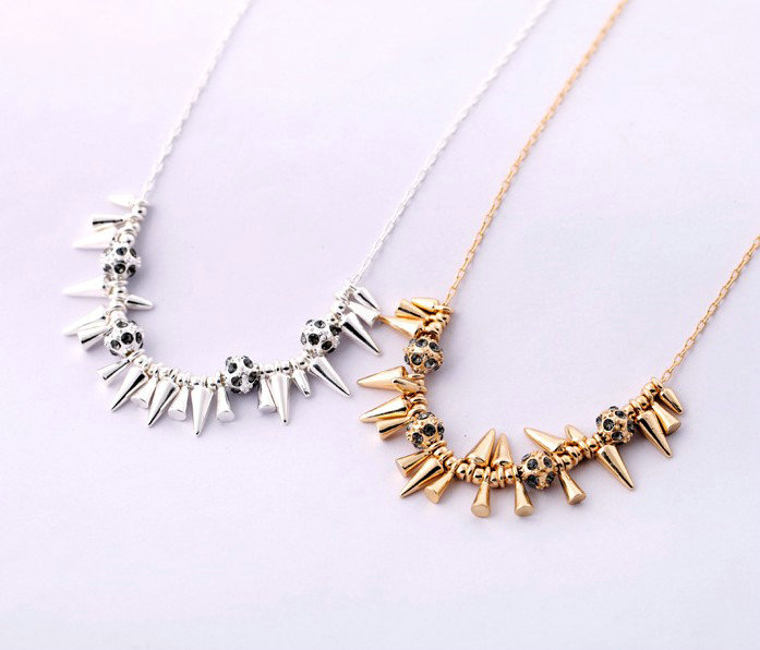 Fashion Unique Punk Rivet Alloy Pendant Choker Bib Statement Necklace Women Jewelry - Gold