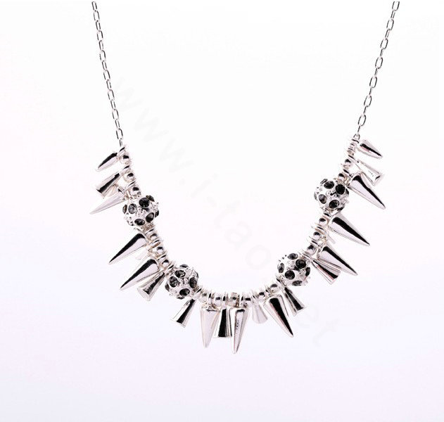 Fashion Unique Punk Rivet Alloy Pendant Choker Bib Statement Necklace Women Jewelry - Silver