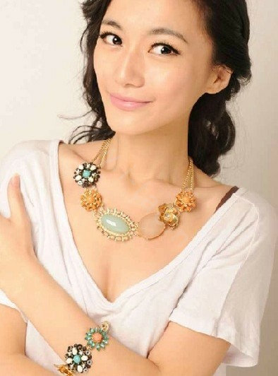 Luxury Crystal Blue Gemstone Alloy Flower Pendant Choker Bib Statement Necklace Women Jewelry
