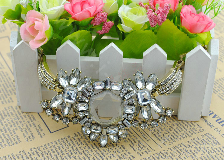 Luxury Crystal Gemstone Pendant Vintage Choker Statement Bib Necklace Women Jewelry - White