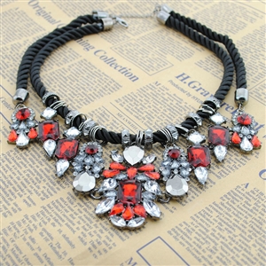 Luxury Crystal Retro Weave Pendant Choker Statement Bib Necklace Women Jewelry - Red
