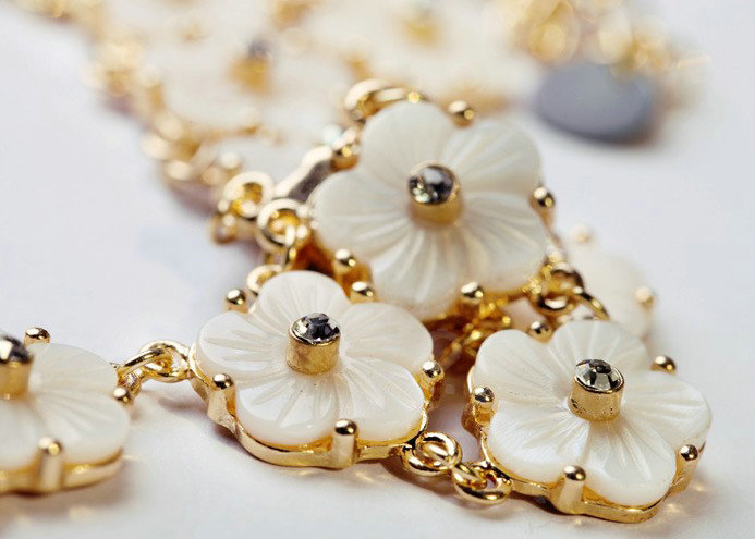 Luxury Crystal Shell Flower charm Pendant Choker Statement Necklace Women Jewelry - White