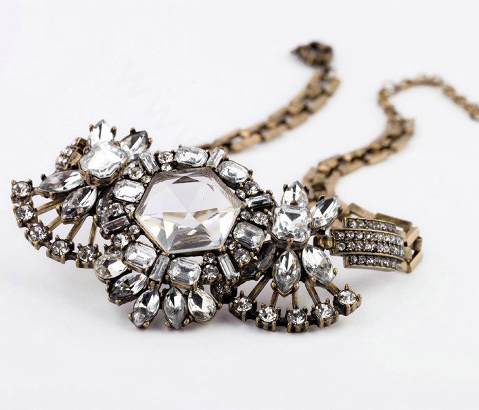 Luxury Crystal White Gemstone Flower Pendant Choker Unique Statement Necklace Women Jewelry