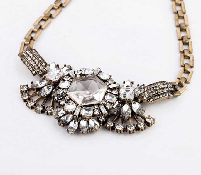 Luxury Crystal White Gemstone Flower Pendant Choker Unique Statement Necklace Women Jewelry