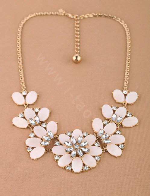Luxury Crystal White Shell Flower Pendant Choker Bib Statement Necklace Women Jewelry