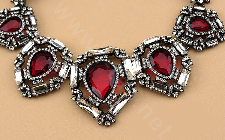 Luxury Elegant Women Choker Crystal Gem Bib Necklace Jewelry - Red
