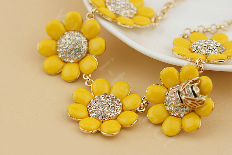 Luxury Elegant Women Choker Crystal Sunflower Bib Necklace Jewelry - Yellow