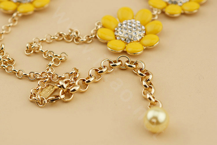 Luxury Elegant Women Choker Crystal Sunflower Bib Necklace Jewelry - Yellow