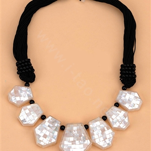 Luxury Fashion Women Exaggeration Choker Bead Natural Shell Bib Necklace Jewelry - White