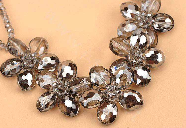 Luxury Fashion Women Exaggeration Choker Crystal Bead Flower Bib Necklace Jewelry - Gray