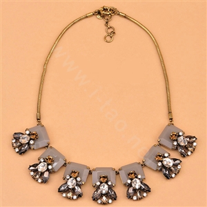 Luxury Fashion Women Exaggeration Choker Crystal Flower Retro Bib Necklace Jewelry - Grey