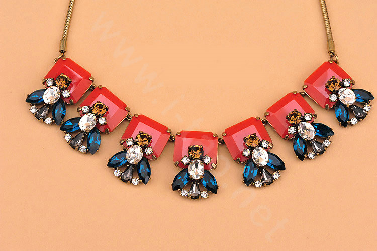 Luxury Fashion Women Exaggeration Choker Crystal Flower Retro Bib Necklace Jewelry - Red