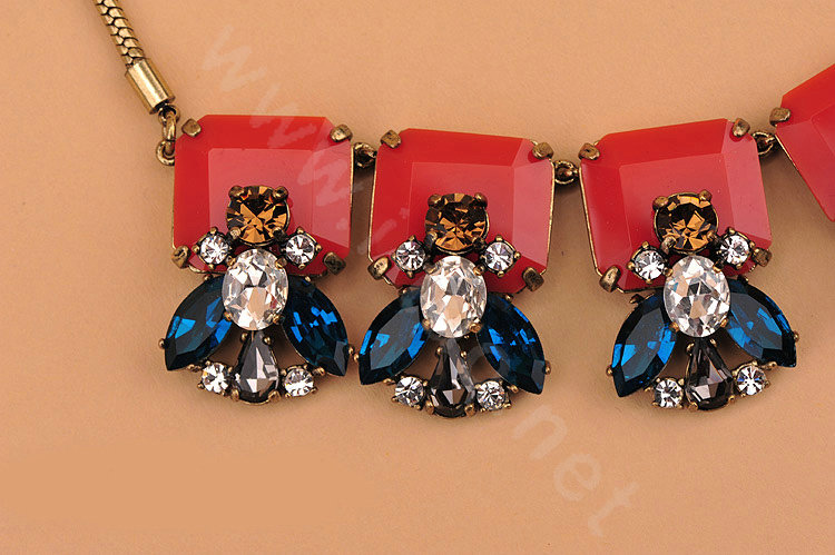 Luxury Fashion Women Exaggeration Choker Crystal Flower Retro Bib Necklace Jewelry - Red