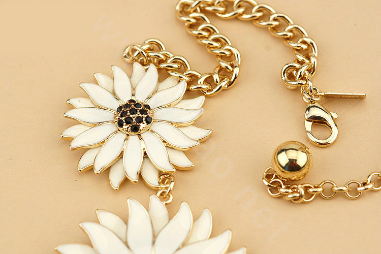Luxury Fashion Women Exaggeration Choker Daisy Flower Crystal Bib Necklace Jewelry - White