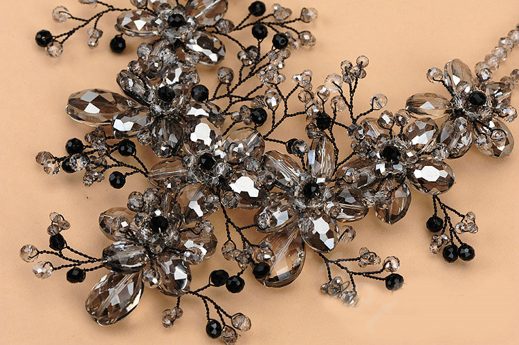 Luxury Fashion Women Exaggeration Choker Flower Crystal Bead Bib Necklace Jewelry - Gray