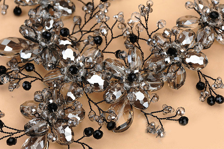 Luxury Fashion Women Exaggeration Choker Flower Crystal Bead Bib Necklace Jewelry - Gray