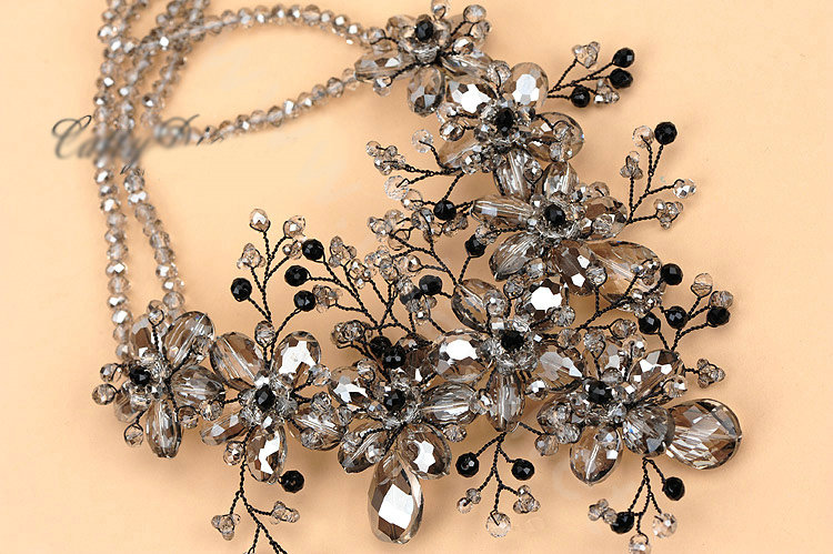 Luxury Fashion Women Exaggeration Choker Flower Crystal Bead Bib Necklace Jewelry - Gray