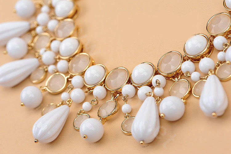 Luxury Fashion Women Exaggeration Choker Vienna Gems Bib Necklace Jewelry - White