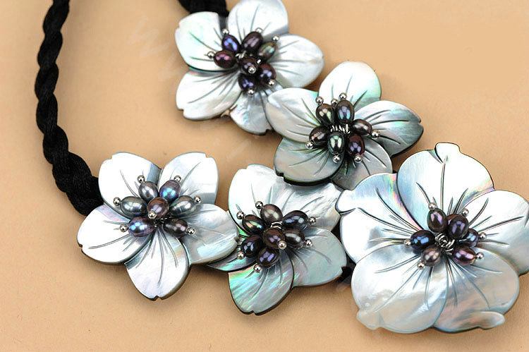Luxury Fashion Women Handwoven Choker Natural shell Pearl Flower Bib Necklace Jewelry - Grey