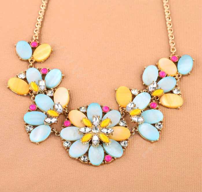 Luxury Multicolor Crystal Shell Flower Pendant Choker Bib Statement Necklace Women Jewelry