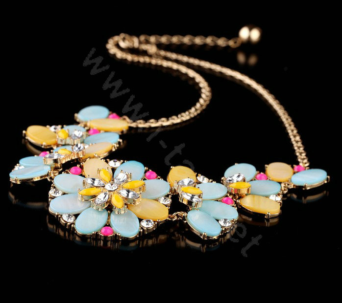 Luxury Multicolor Crystal Shell Flower Pendant Choker Bib Statement Necklace Women Jewelry