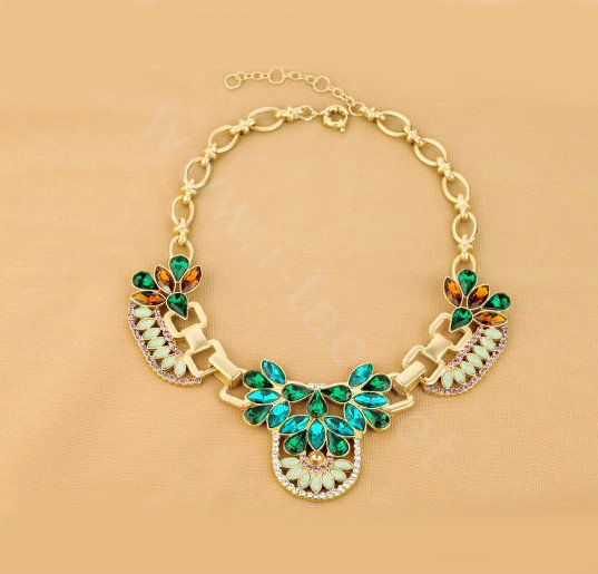 Luxury Retro Alloy Flower Blue Crystal Pendant Choker Bib Statement Necklace Women Jewelry