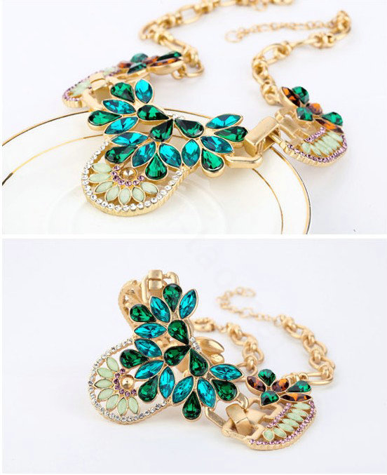 Luxury Retro Alloy Flower Blue Crystal Pendant Choker Bib Statement Necklace Women Jewelry