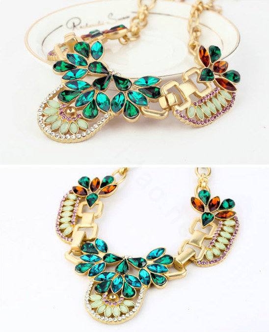 Luxury Retro Alloy Flower Blue Crystal Pendant Choker Bib Statement Necklace Women Jewelry