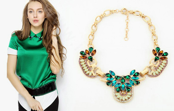 Luxury Retro Alloy Flower Blue Crystal Pendant Choker Bib Statement Necklace Women Jewelry