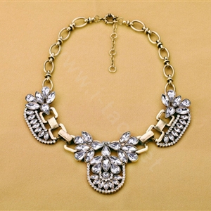 Luxury Retro Alloy Flower Green Crystal Pendant Choker Bib Statement Necklace Women Jewelry