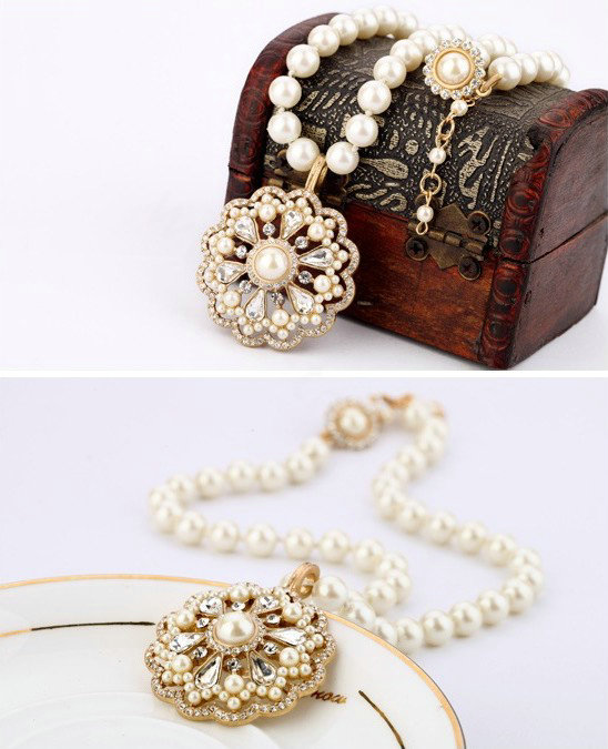 Luxury Retro Floral Crystal and Pearl Pendant Choker Bib Statement Necklace Women Jewelry