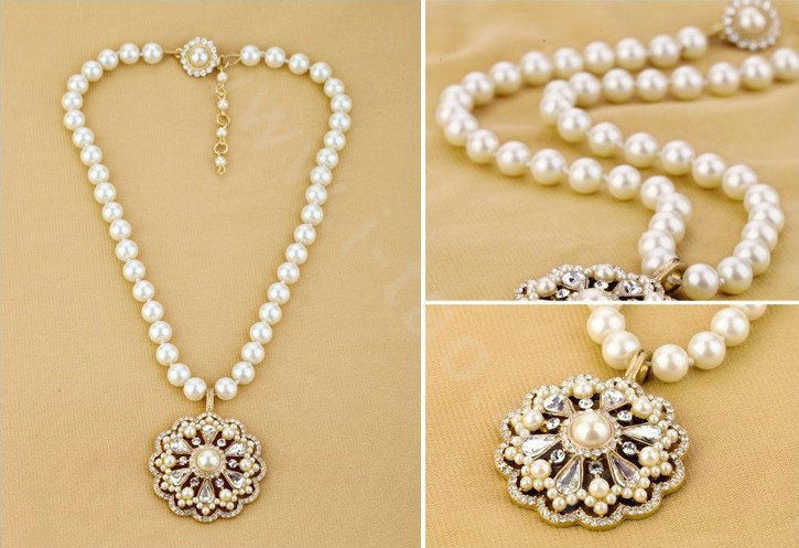 Luxury Retro Floral Crystal and Pearl Pendant Choker Bib Statement Necklace Women Jewelry