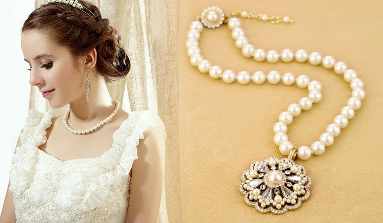 Luxury Retro Floral Crystal and Pearl Pendant Choker Bib Statement Necklace Women Jewelry