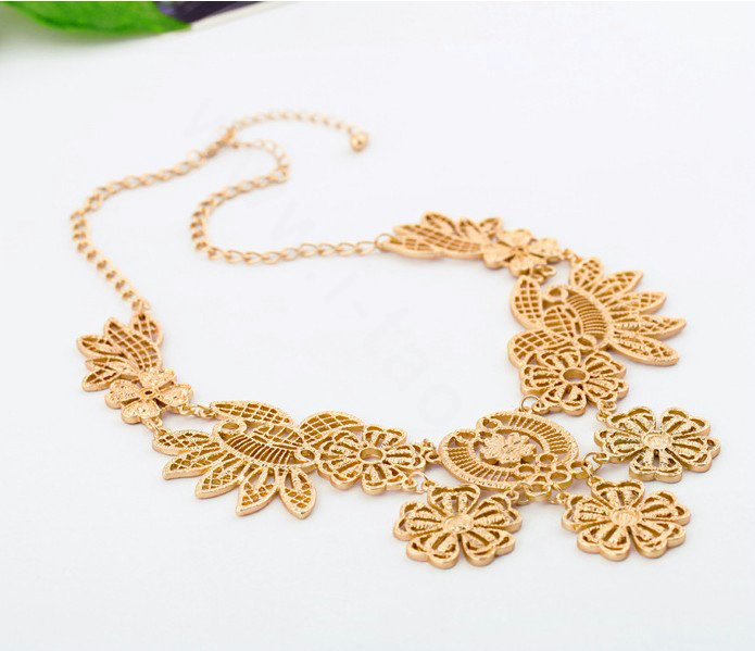Luxury Retro Gold Alloy Hollow Flower Pendant Choker Bib Statement Necklace Women Jewelry
