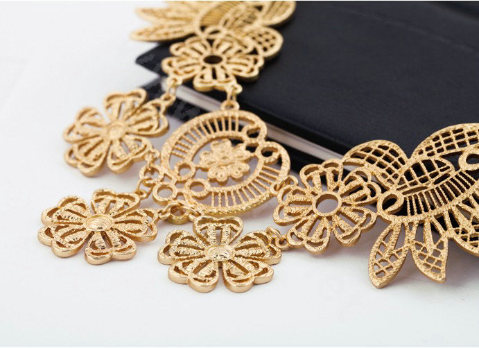Luxury Retro Gold Alloy Hollow Flower Pendant Choker Bib Statement Necklace Women Jewelry