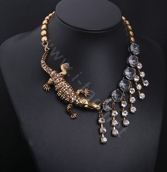 Retro Exaggeration Women Choker Crocodile Crystal Tassel Alloy GP Bib Necklace Jewelry