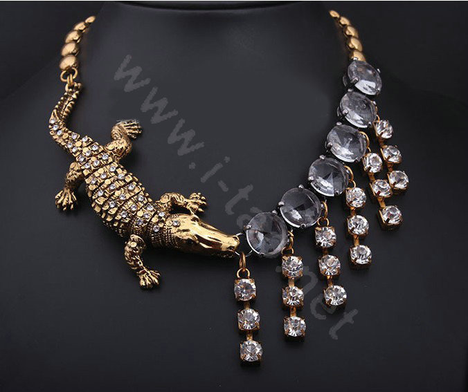 Retro Exaggeration Women Choker Crocodile Crystal Tassel Alloy GP Bib Necklace Jewelry