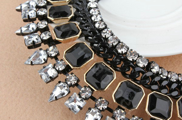 Retro Exaggeration Women Choker Crystal Gem Gold Plated Bib Necklace Jewelry - Black