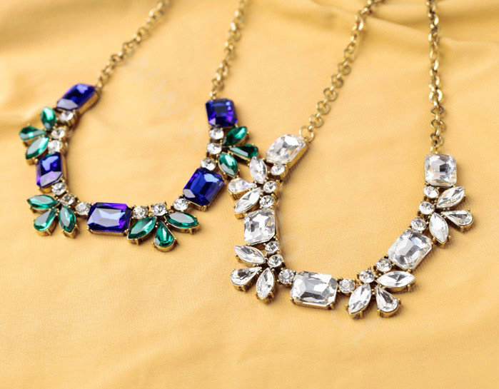 Retro Luxury Crystal White Gemstone Flower Pendant Choker Bib Statement Necklace Women Jewelry