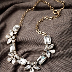 Retro Luxury Crystal White Gemstone Flower Pendant Choker Bib Statement Necklace Women Jewelry